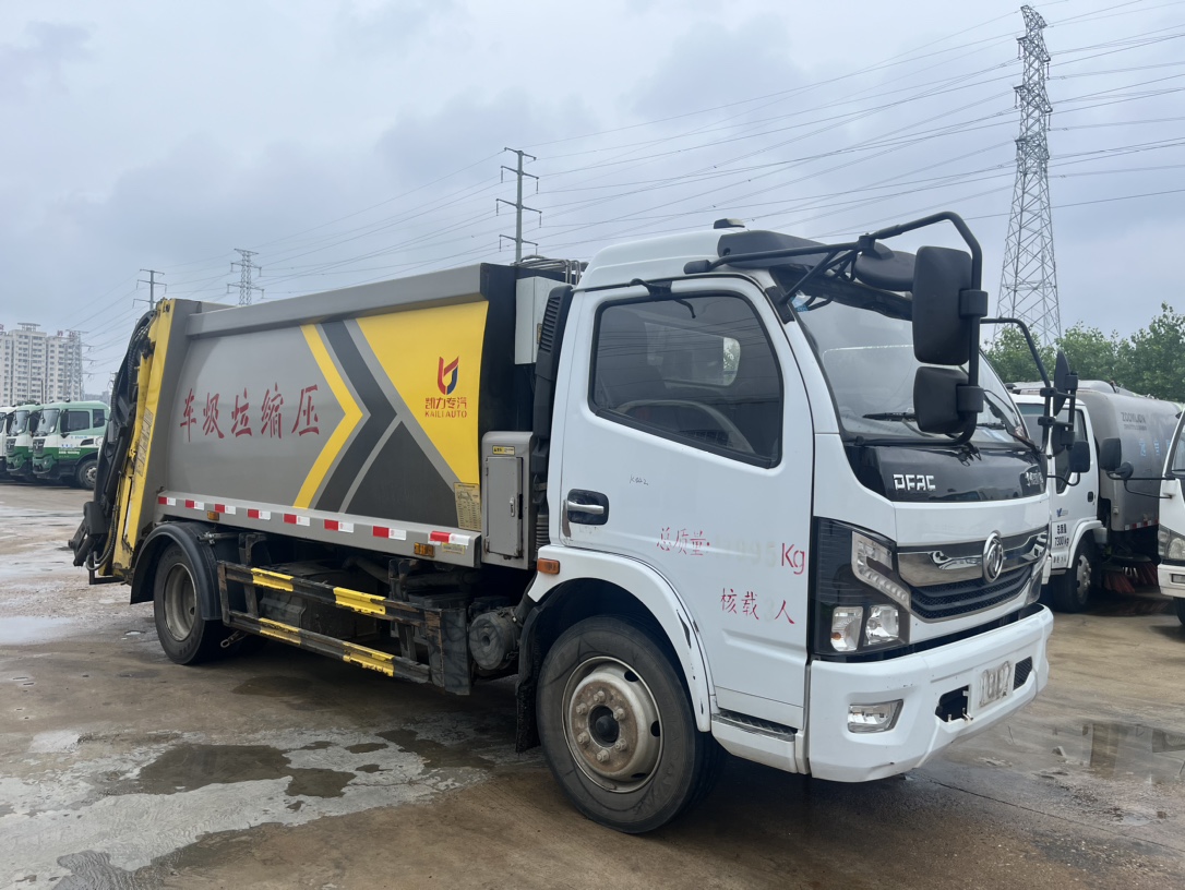 1??車型：國(guó)六9方壓縮垃圾車 2??年份：2021年6月 3??發(fā)動(dòng)機(jī)：朝柴170馬力，國(guó)六 4??底盤配置：東風(fēng)凱普特底盤，3800軸距，六檔變速箱，245